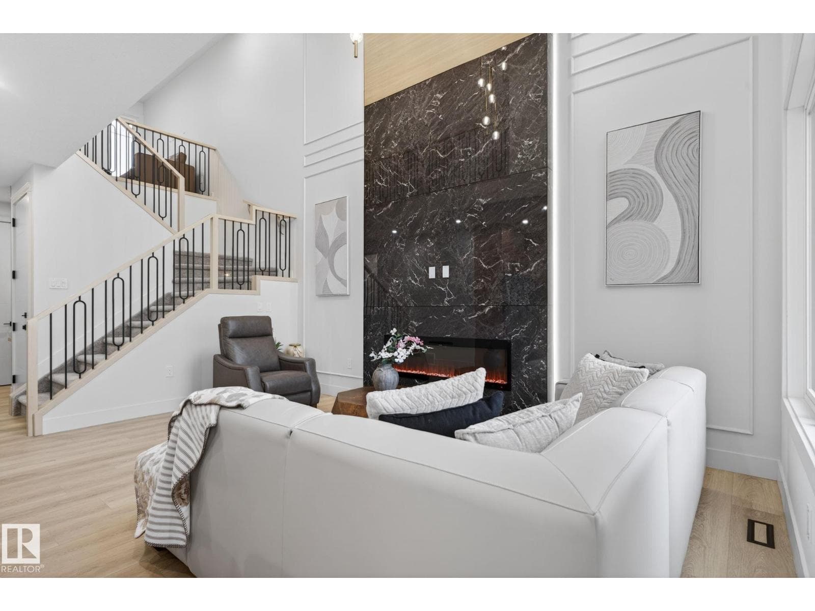 1707 47 ST SW