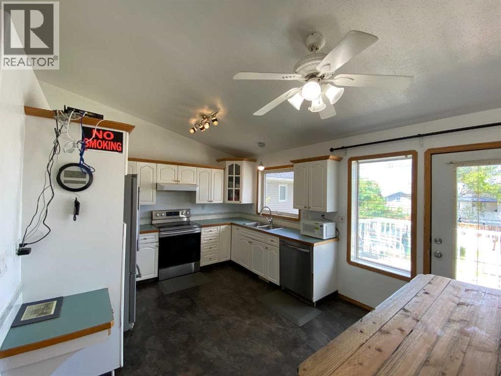 52 Upland Drive W — photo 3