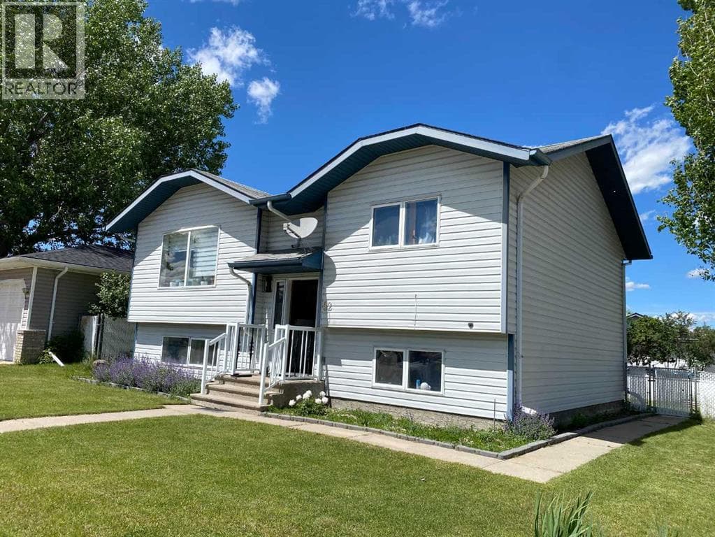 52 Upland Drive W