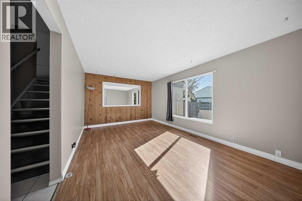 520 43 Street SE — photo 3
