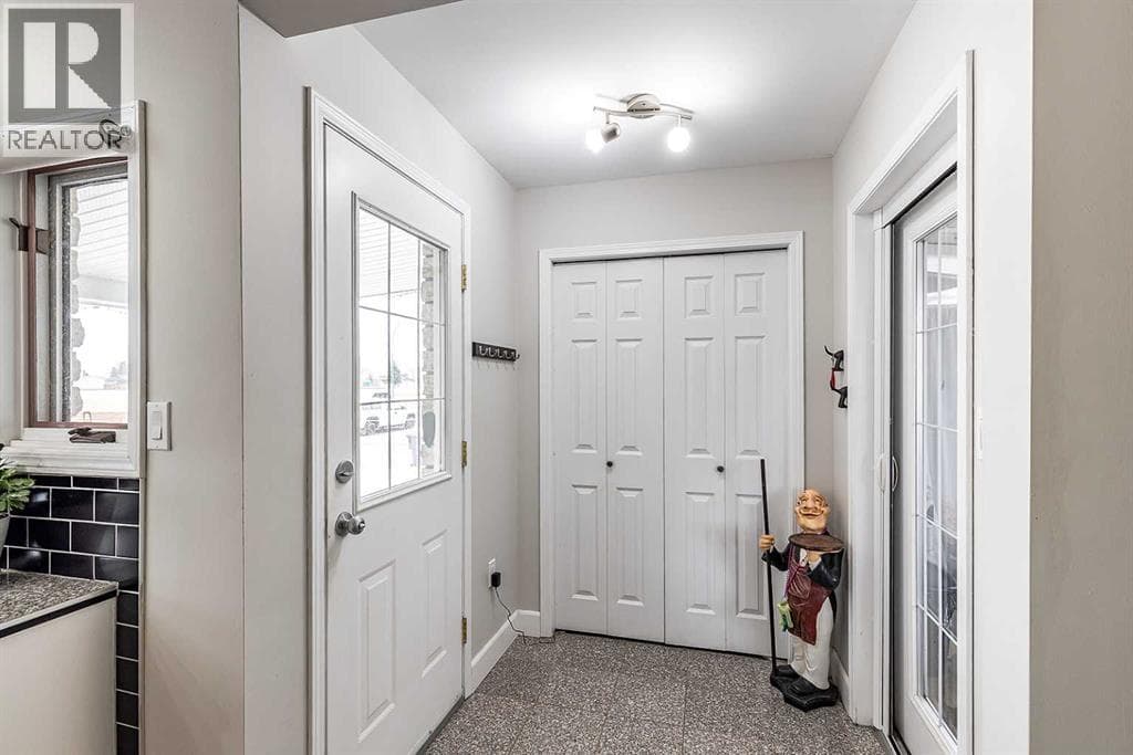 890 Hargrave Way NW — photo 2