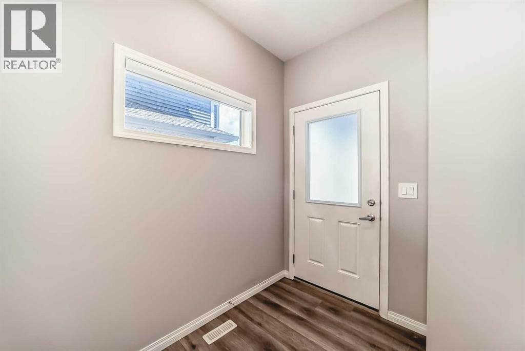 35 Lucas Terrace NW — photo 3