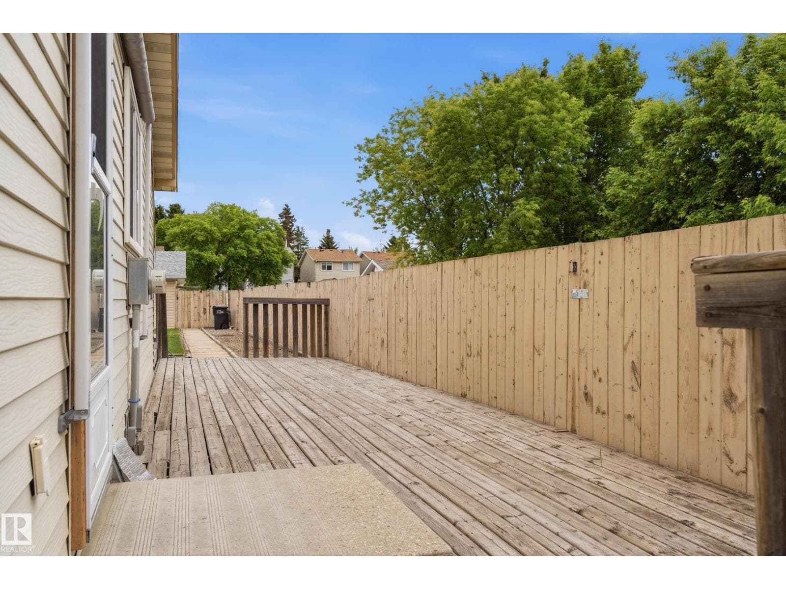 2103 53 ST NW — photo 5