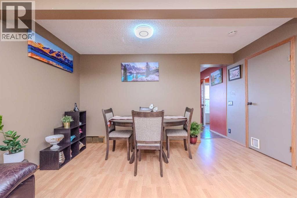 78 Queen Anne Close SE — photo 5
