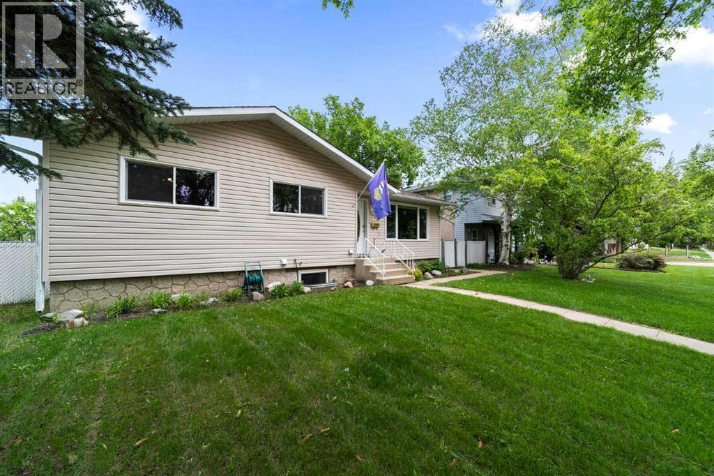 6304 39 Avenue — photo 3
