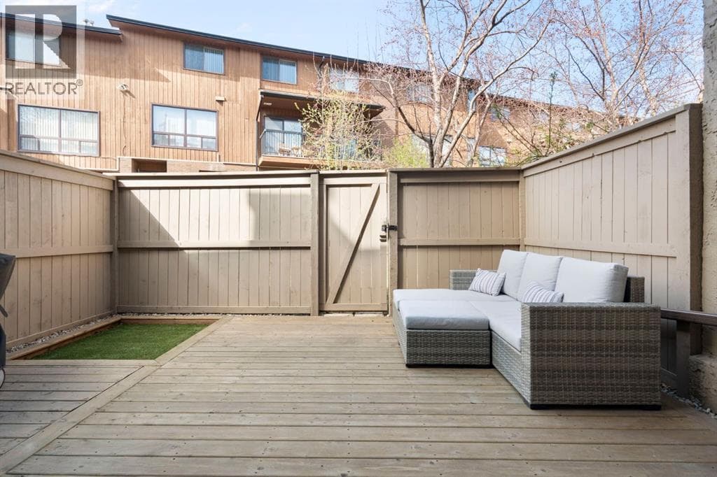 18 Glamis Gardens SW — photo 4