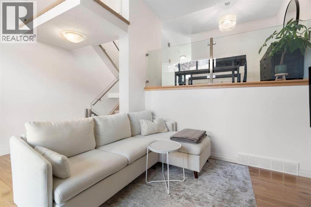 18 Glamis Gardens SW — photo 5