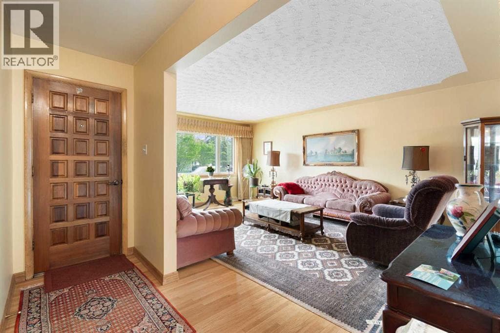 3019 37 Street SW — photo 5