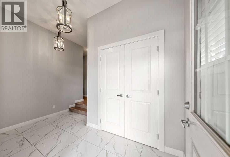 435 Evansglen Drive NW — photo 2