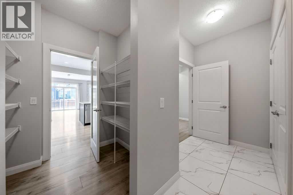 435 Evansglen Drive NW — photo 3