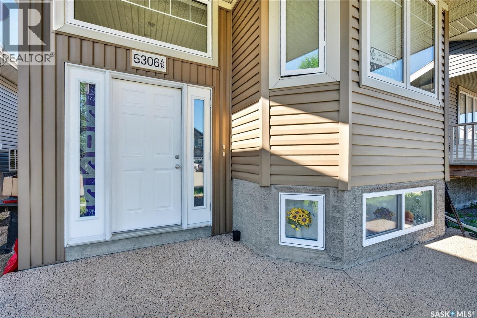 5306 Universal CRESCENT — photo 3