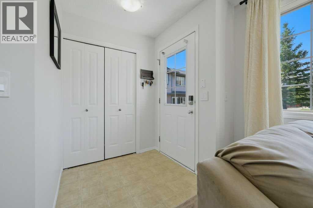 106, 31 Everridge Square SW — photo 4