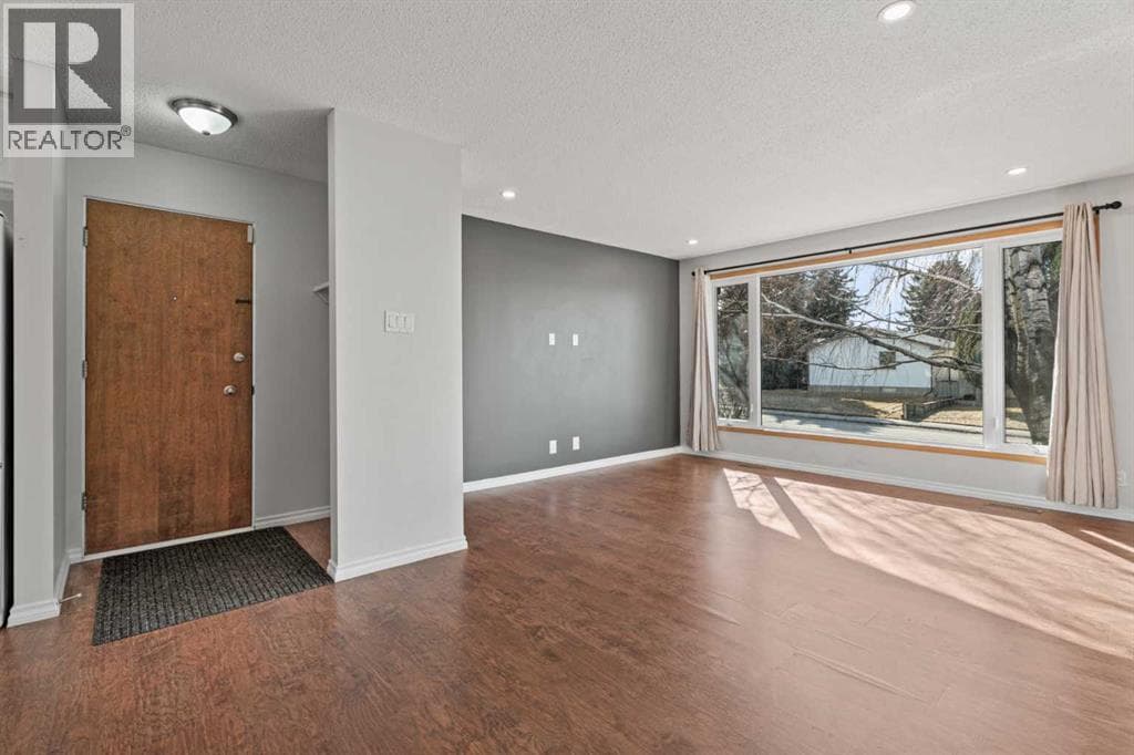 8 Van Horne Crescent NE — photo 4
