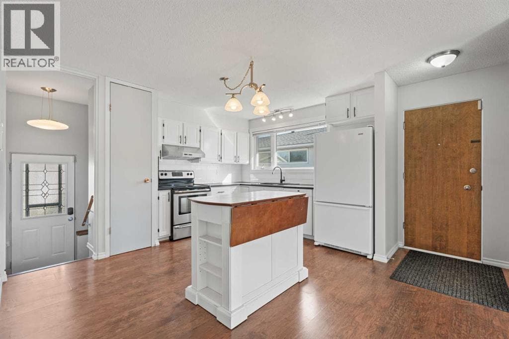 8 Van Horne Crescent NE — photo 5