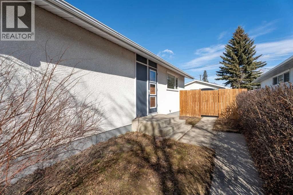 8 Van Horne Crescent NE — photo 3