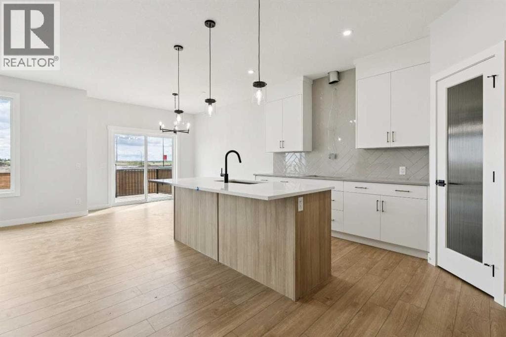 546 Hotchkiss Manor — photo 4