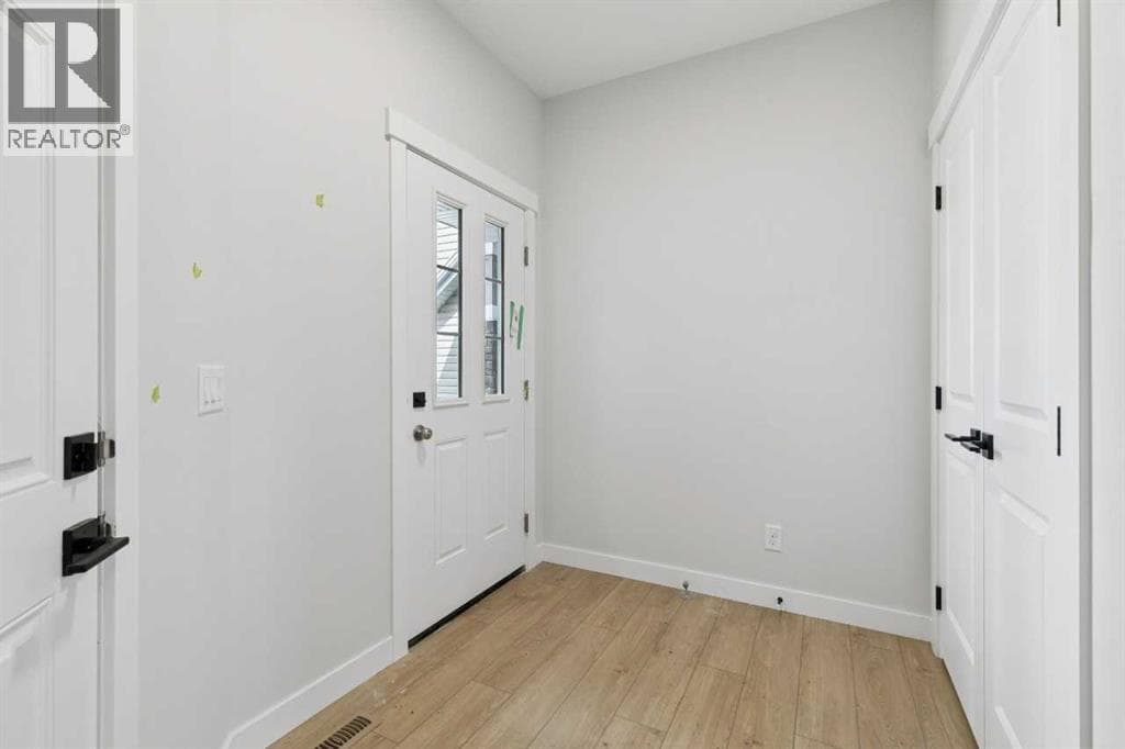 546 Hotchkiss Manor — photo 3