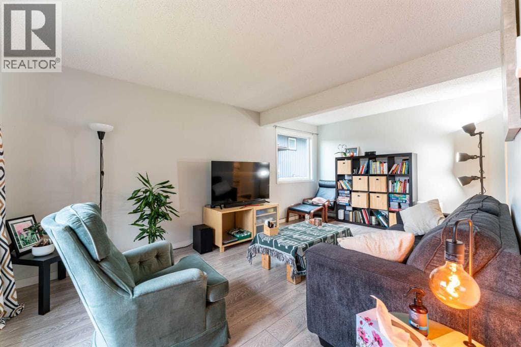 332 Deer Run Crescent SE — photo 4