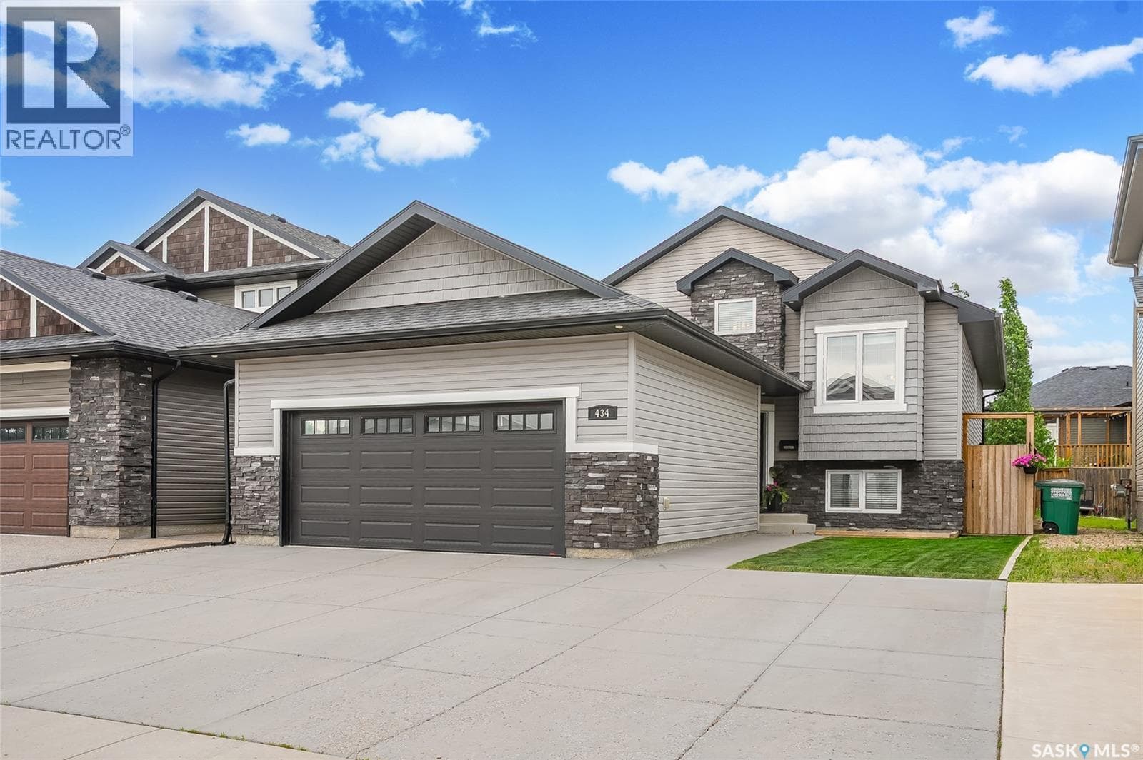 434 Langlois WAY