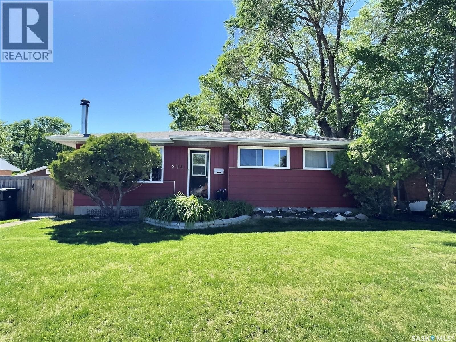 211 Duncan ROAD — photo 2