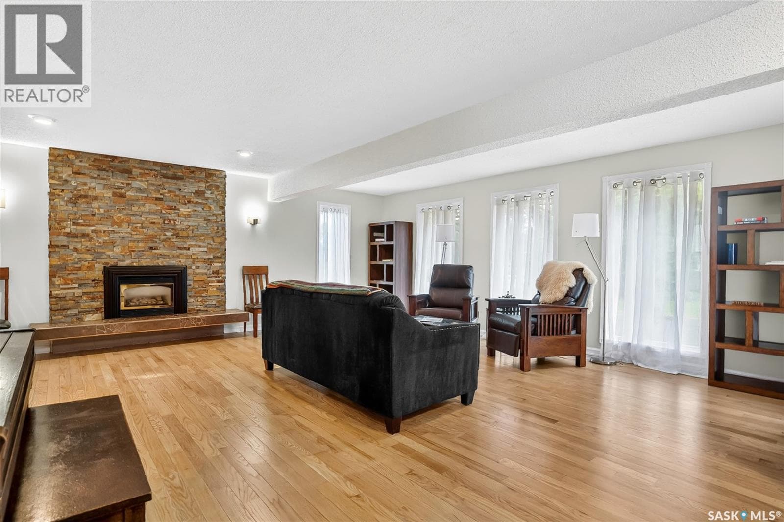 3445 Caen STREET — photo 4