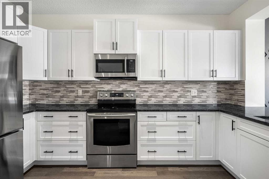 5 bed 4 bath single family at 6 Kingsbury Close SE — $679,900 — photo 11