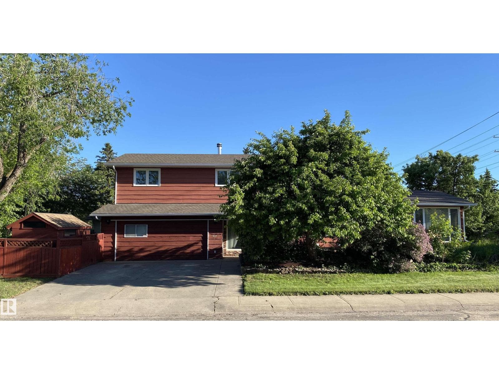 12137 50 ST NW