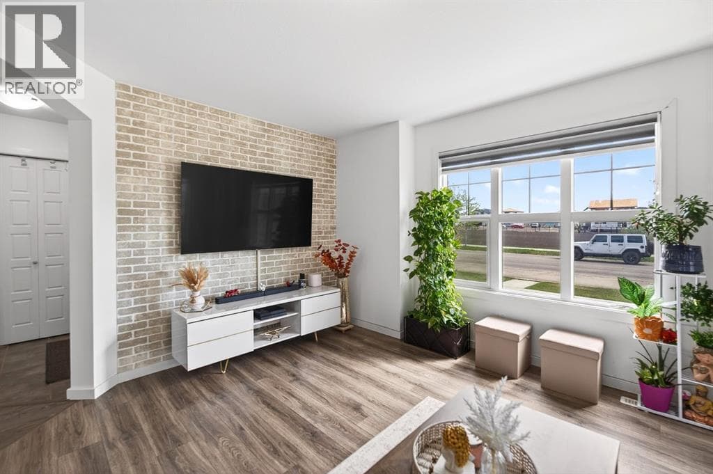 318 Teasdale Drive — photo 4