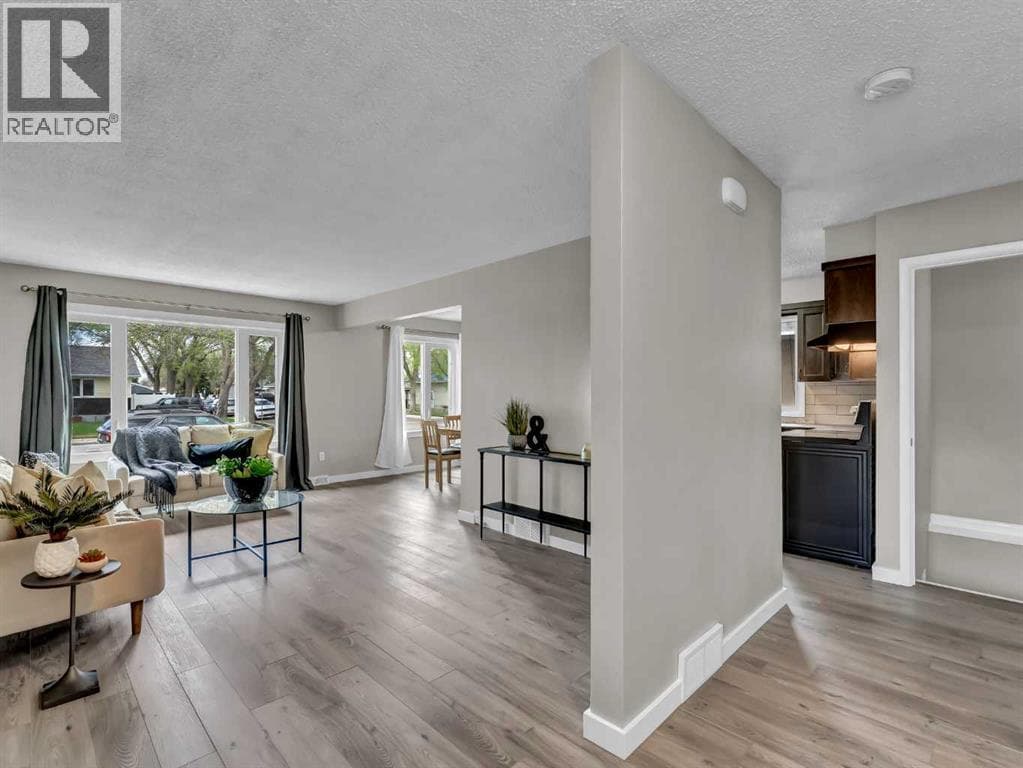 166 Mitchell Crescent NW — photo 5