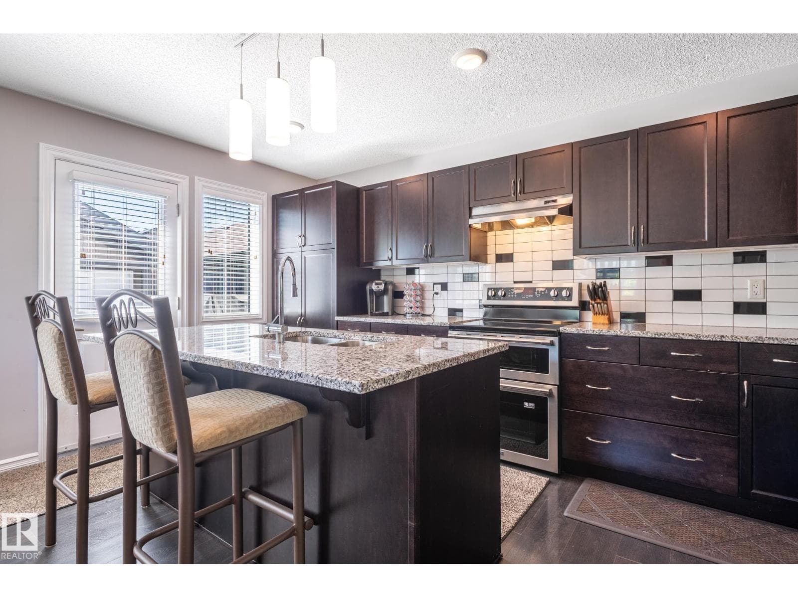 21903 91 AV NW — photo 5