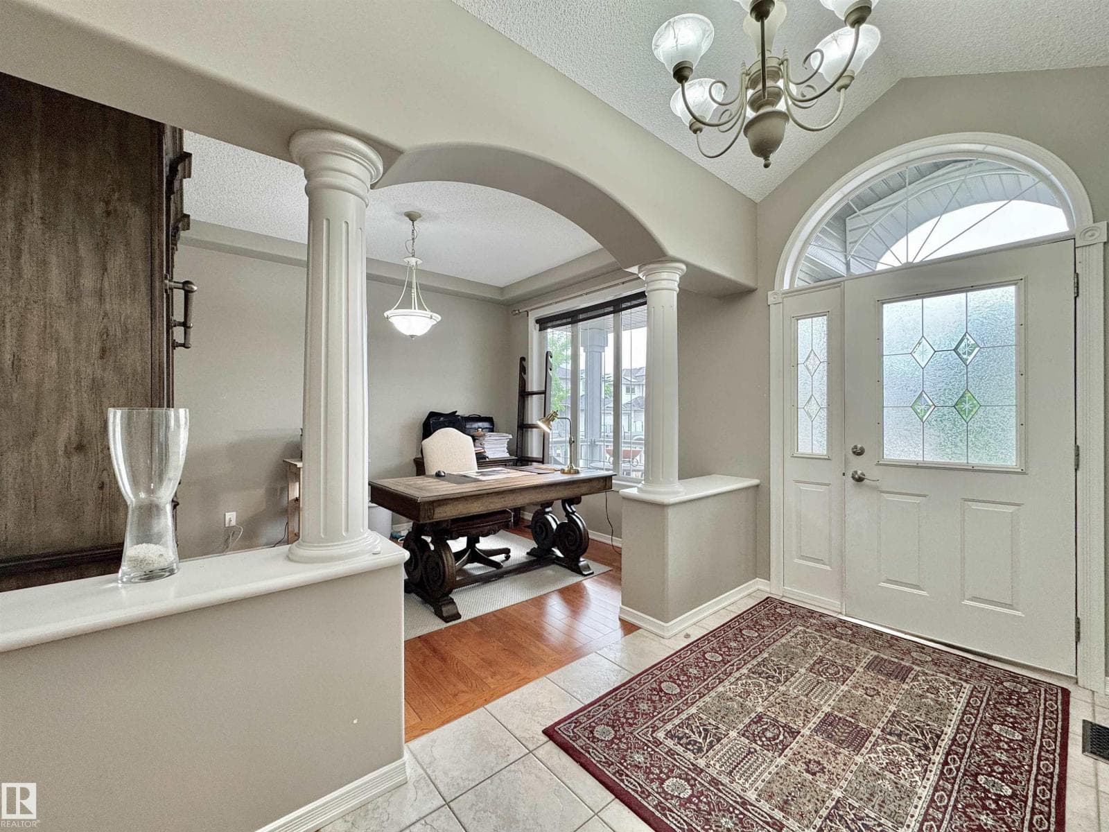 642 MEADOWVIEW CR — photo 3