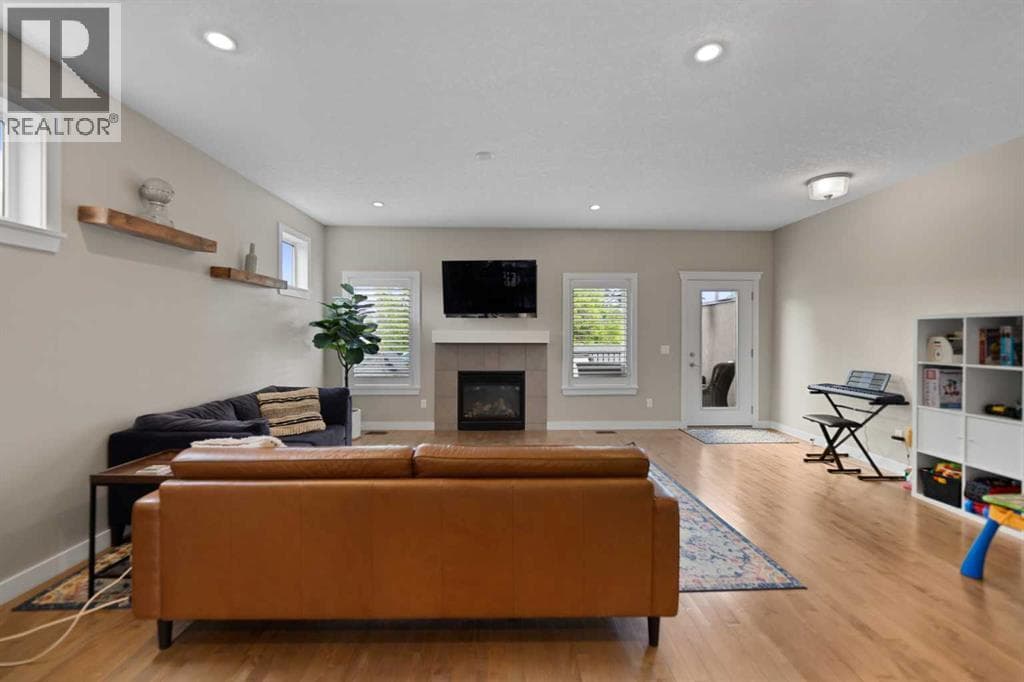 124 25 Avenue NE photo 11