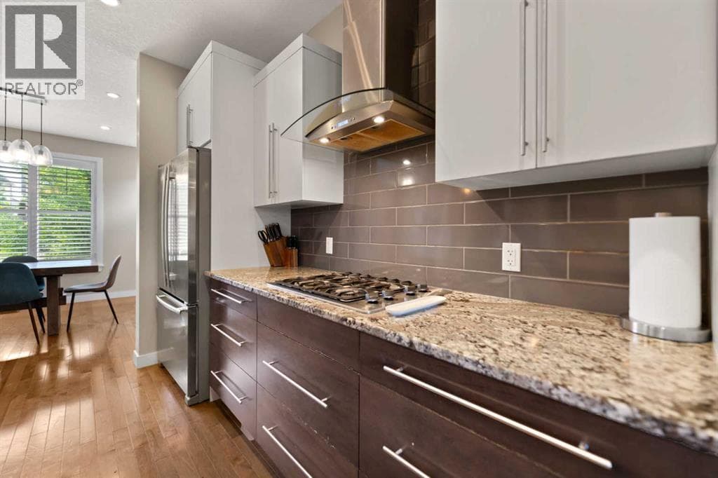 124 25 Avenue NE photo 9