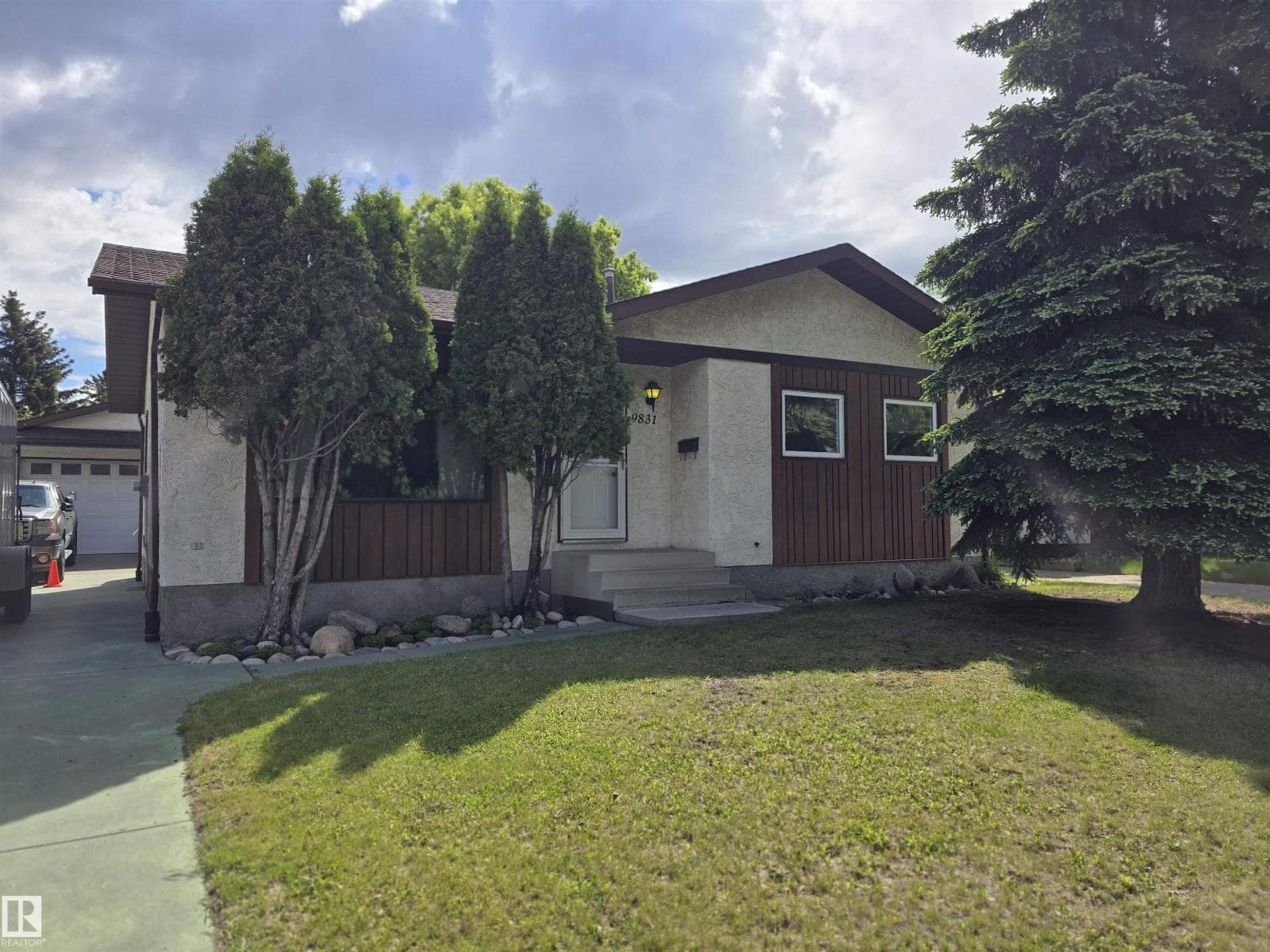 9831 188 ST NW
