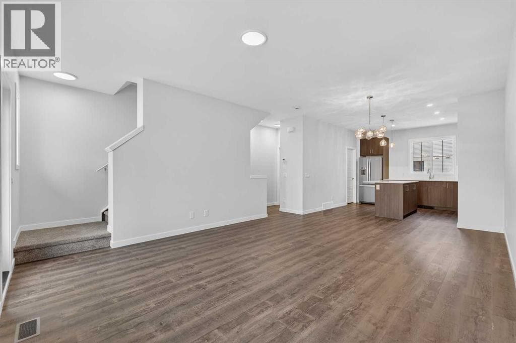105, 40 Creekside Way SW — photo 3