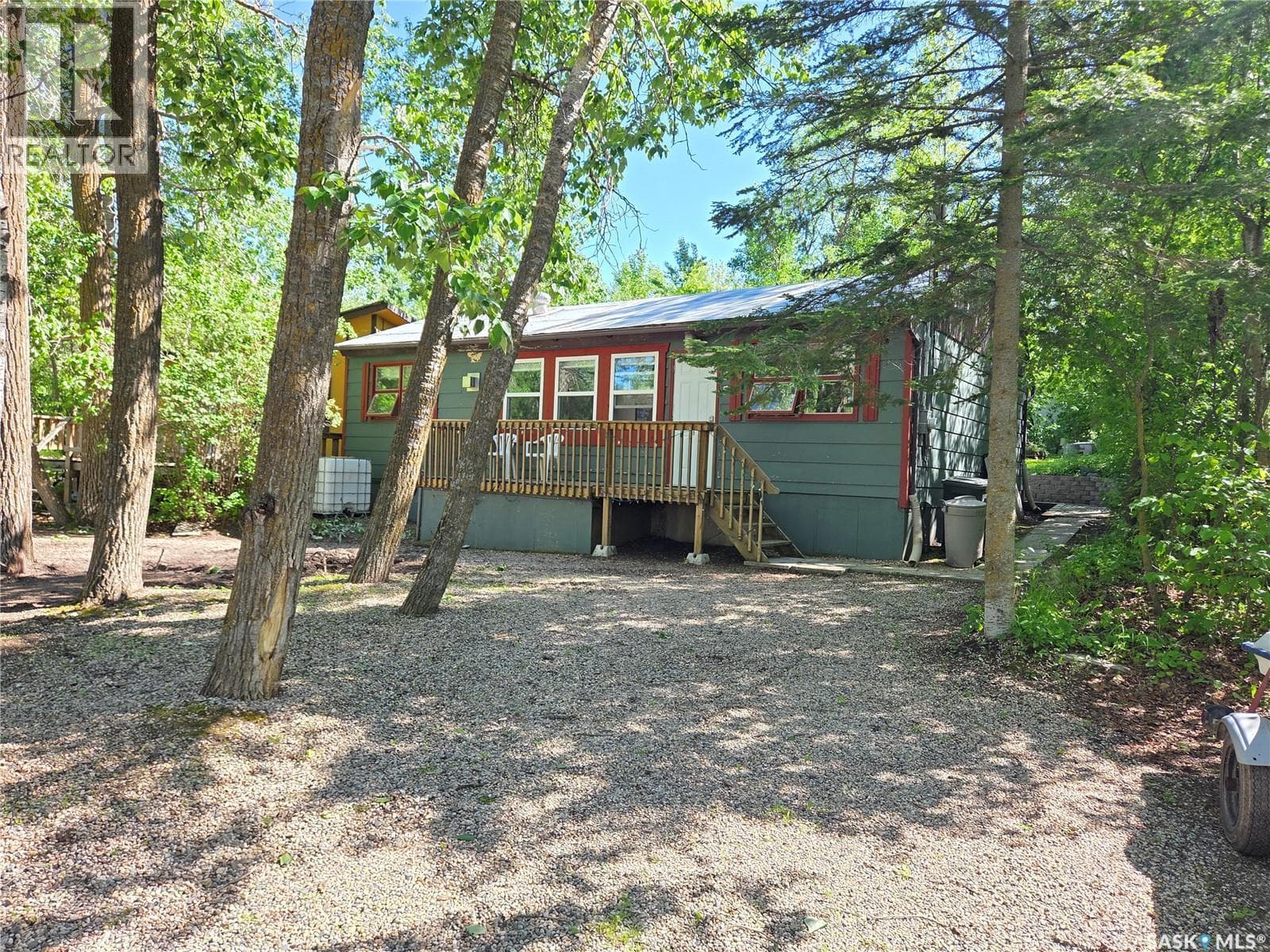 825 Lakeside AVENUE