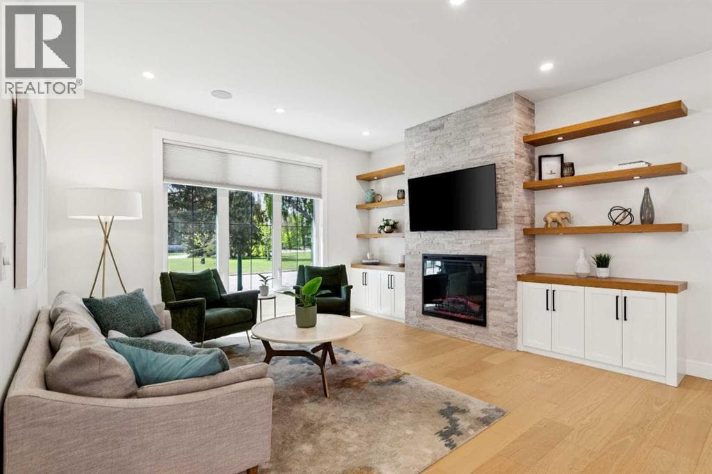 3004 Hampton Crescent SW — photo 3