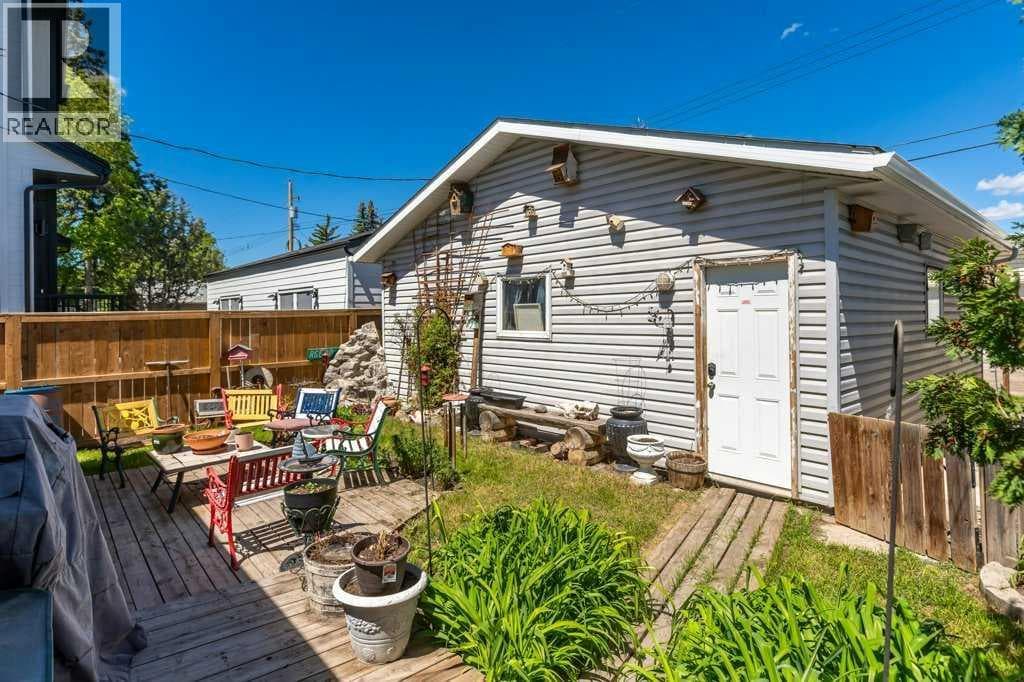 8812 46 Avenue NW — photo 3