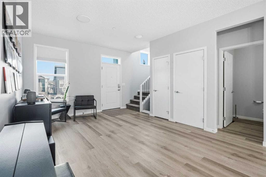 49 Lucas Grove NW — photo 2