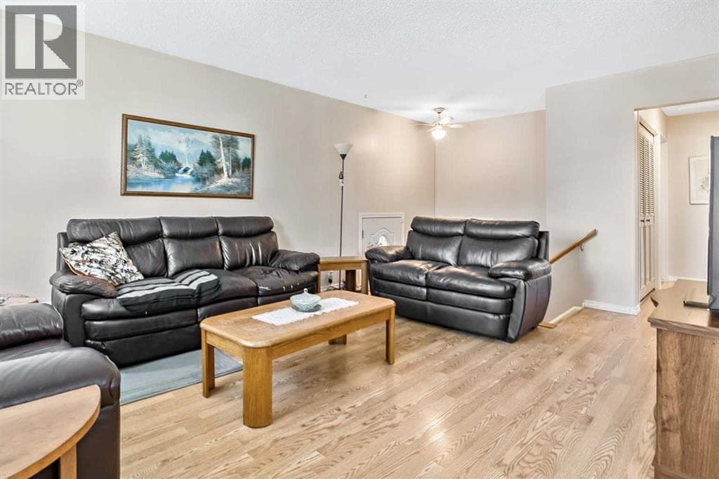323 Woodvale Crescent SW — photo 4