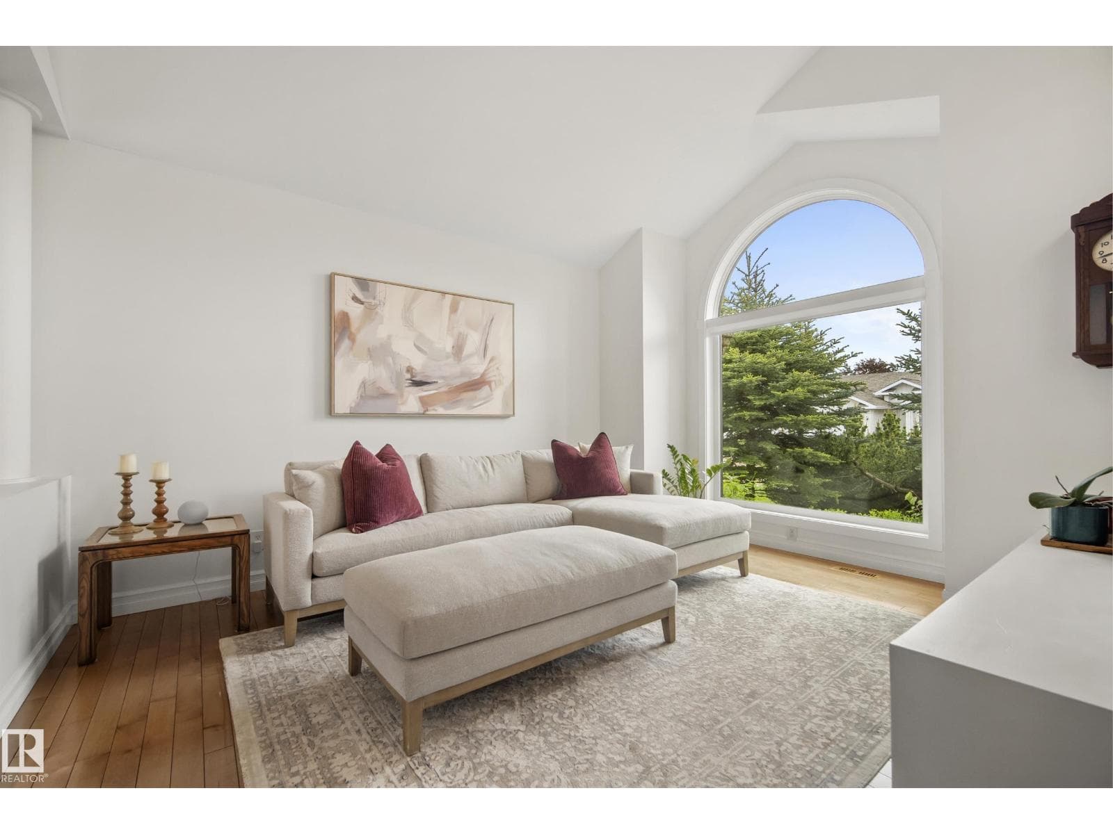 11256 10 AV NW — photo 5
