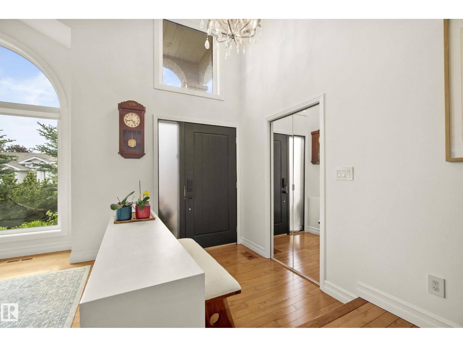 11256 10 AV NW — photo 4