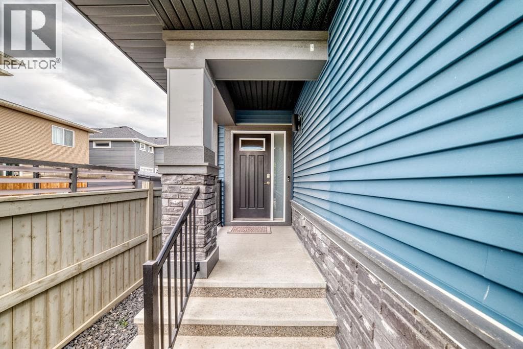 259 Kingfisher Crescent SE — photo 2