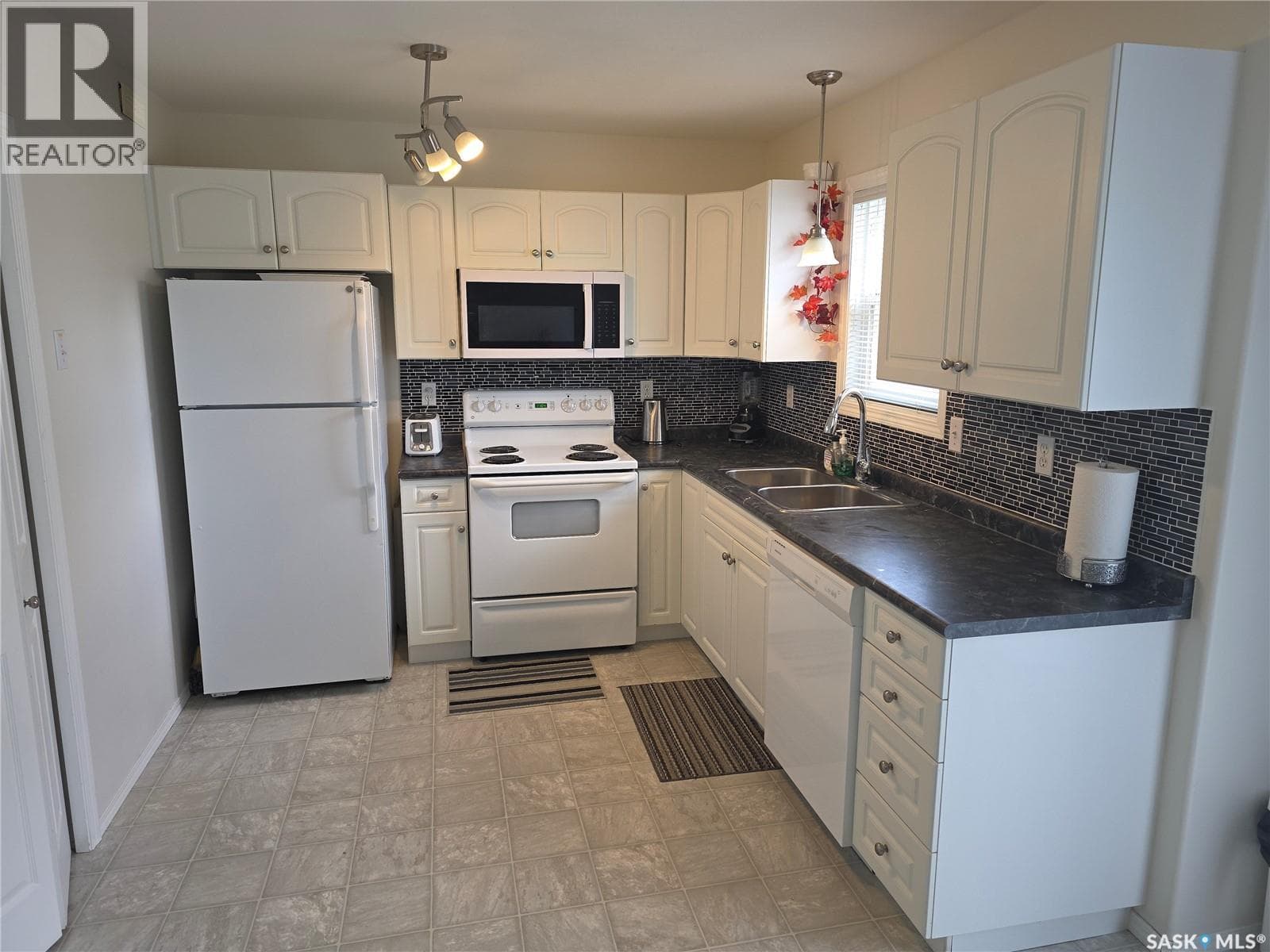 33 135 Pawlychenko LANE — photo 4