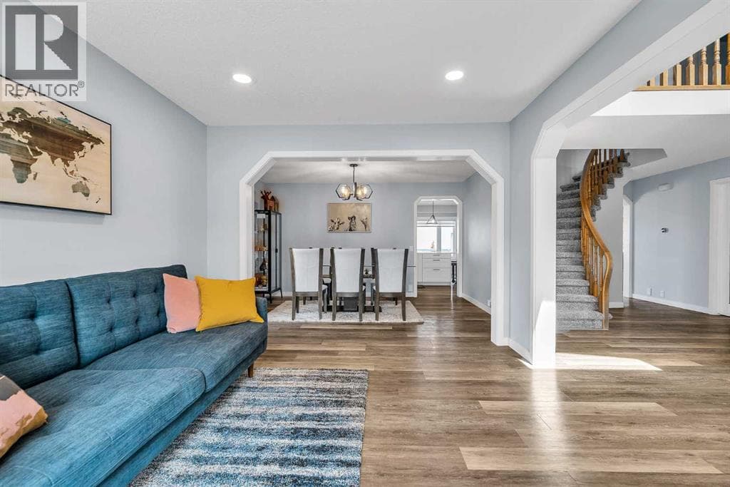 215 Edgevalley Mews — photo 5