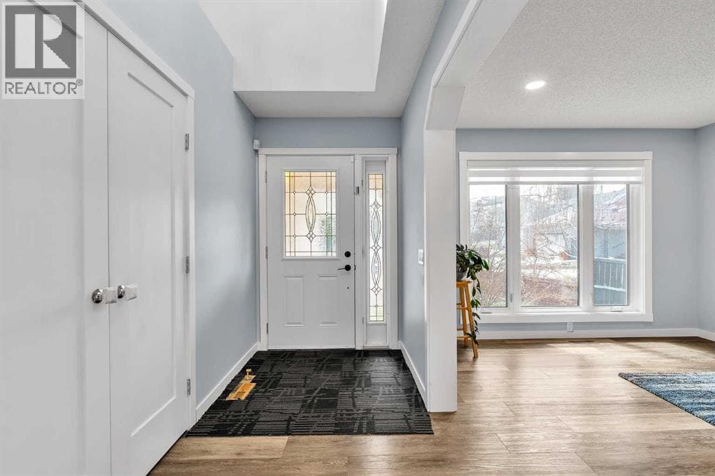 215 Edgevalley Mews — photo 3