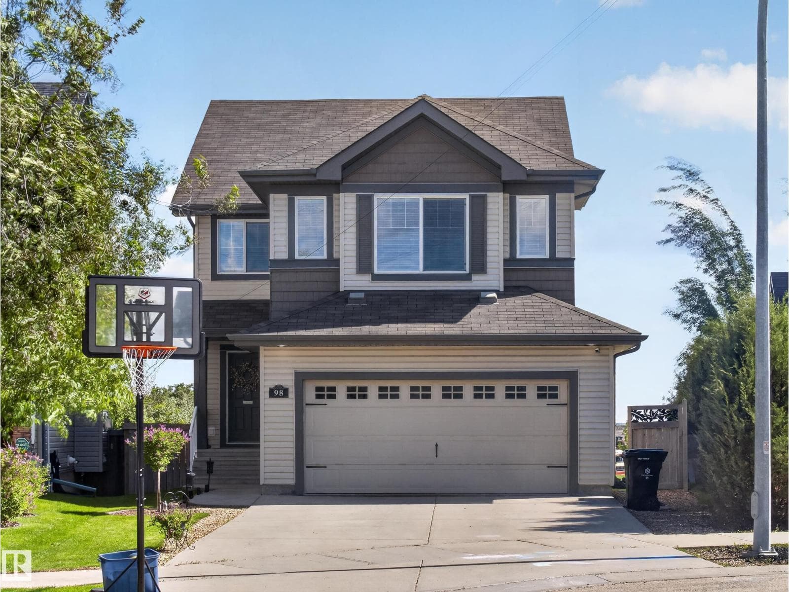 98 WELLINGTON PL