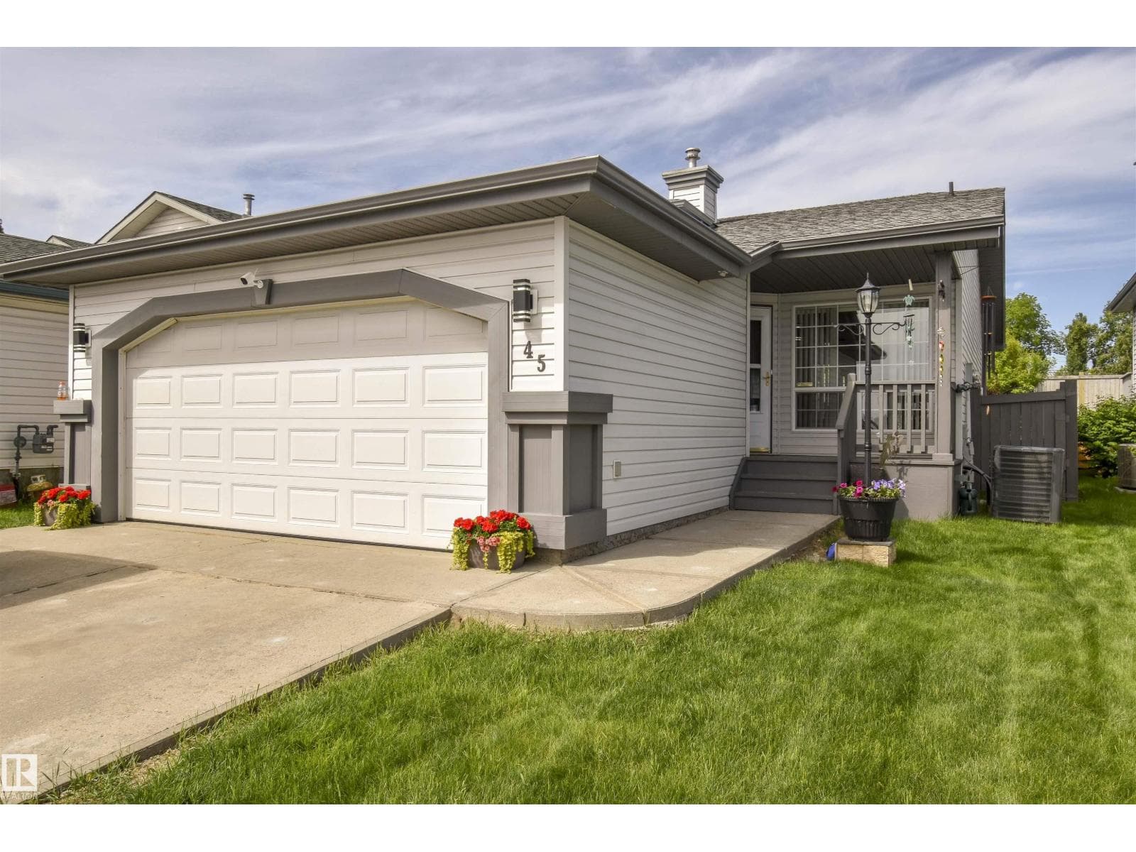 45 Landsdowne DR