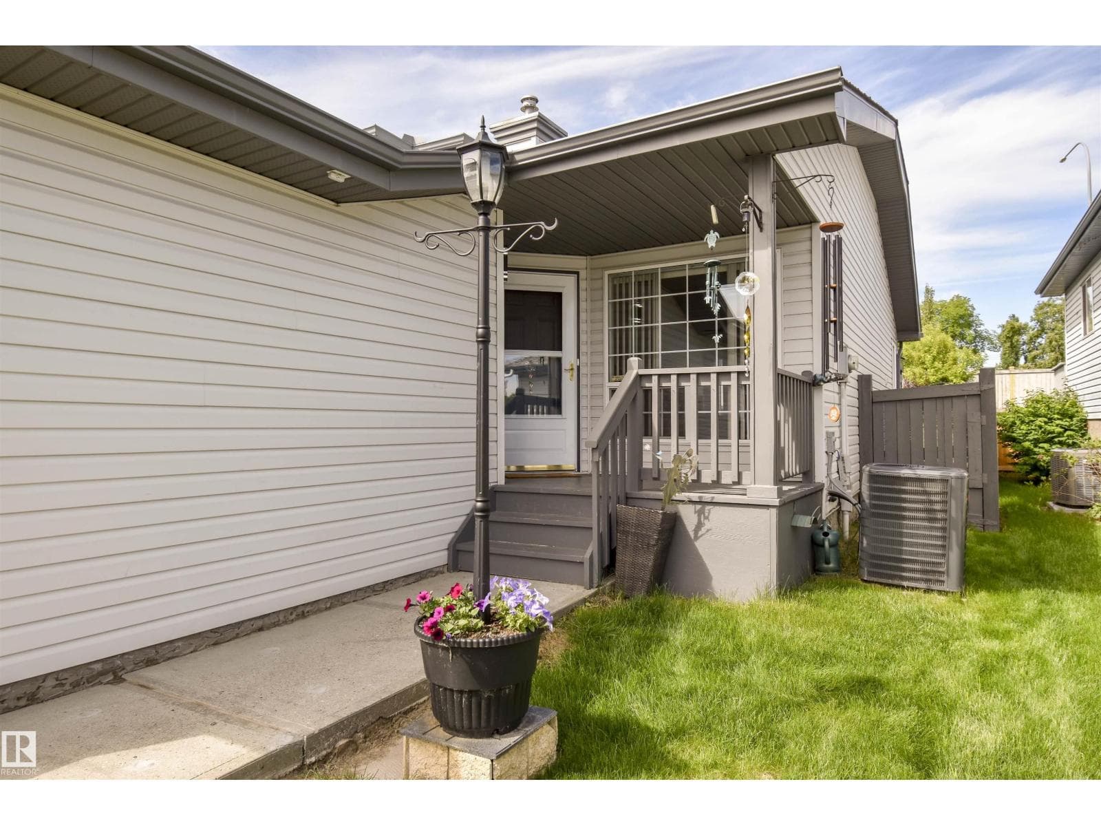 45 Landsdowne DR — photo 2