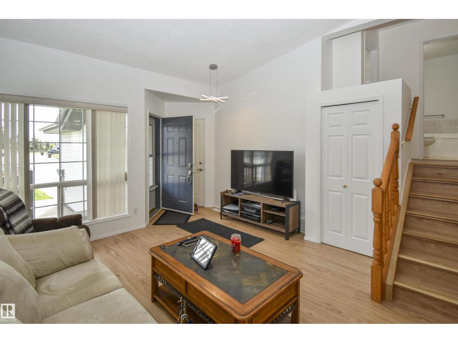45 Landsdowne DR — photo 5